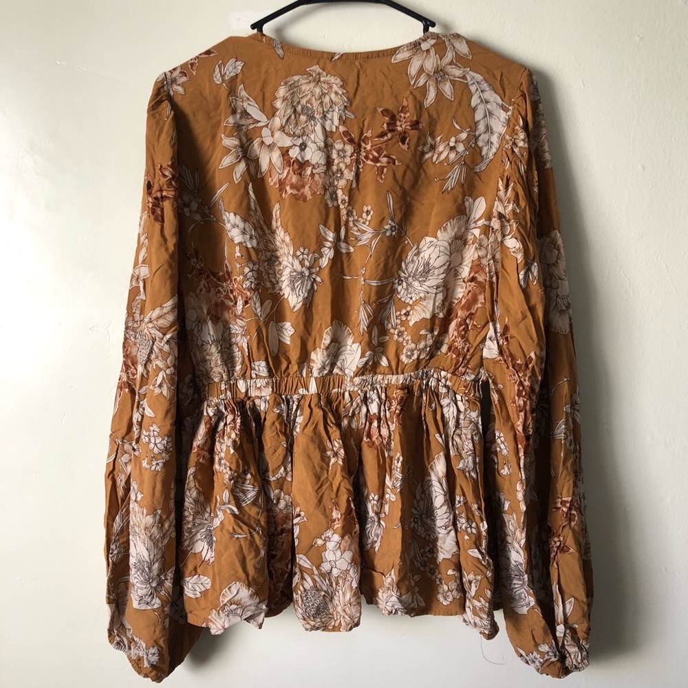 Jaase Beautiful Floral Top w/ Flowy Sleeves - Picture 7 of 8